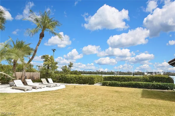 $6,900,000 | 16611 Captiva Drive, Captiva, FL 33924