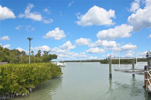 $6,900,000 | 16611 Captiva Drive, Captiva, FL 33924