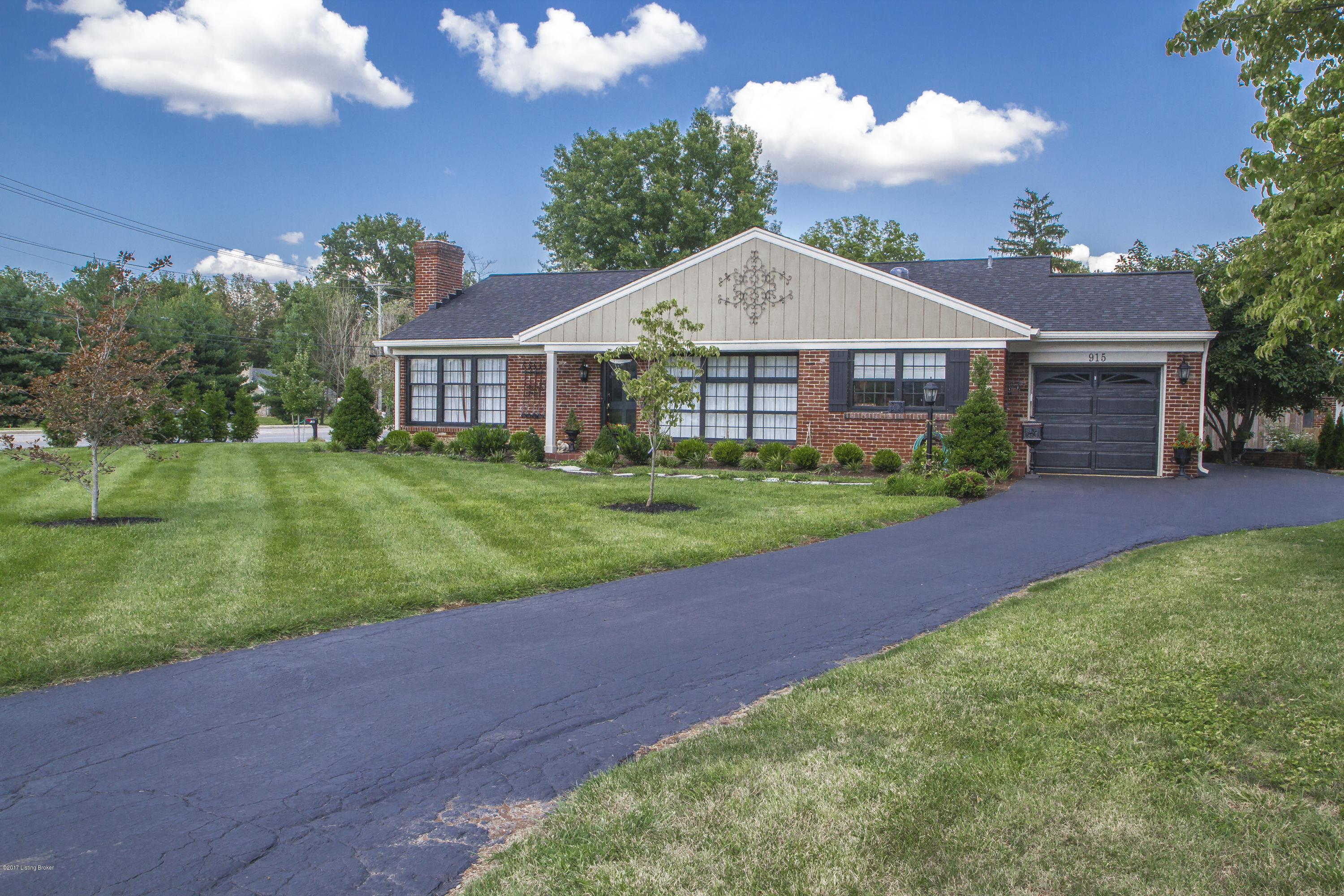 915 Perryman Road Louisville, KY 40207 - Photo 10 of 81 1239