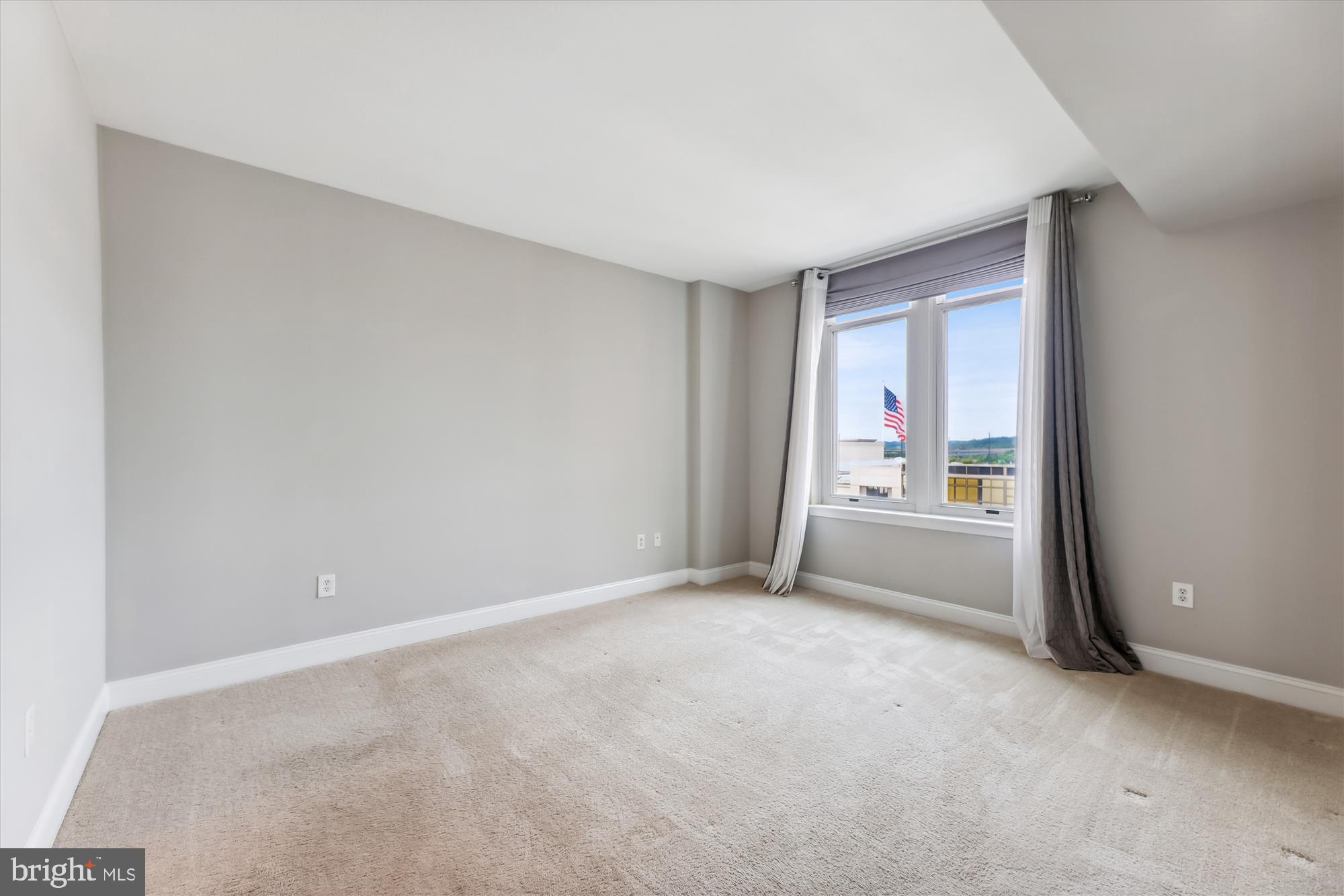 155 Potomac Passage, Unit 718 National Harbor, MD 20745 - Photo 11 of 52 Primary Bedroom