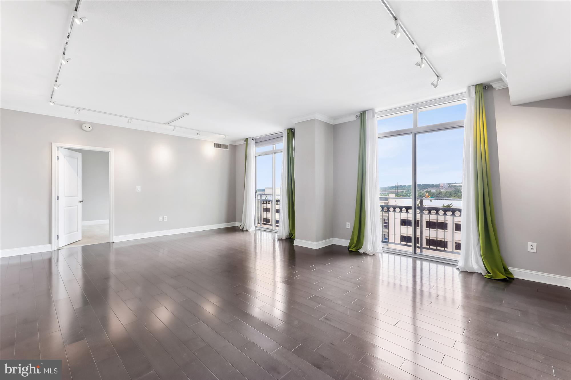 155 Potomac Passage, Unit 718 National Harbor, MD 20745 - Photo 7 of 52 Living Room/Dining Combo