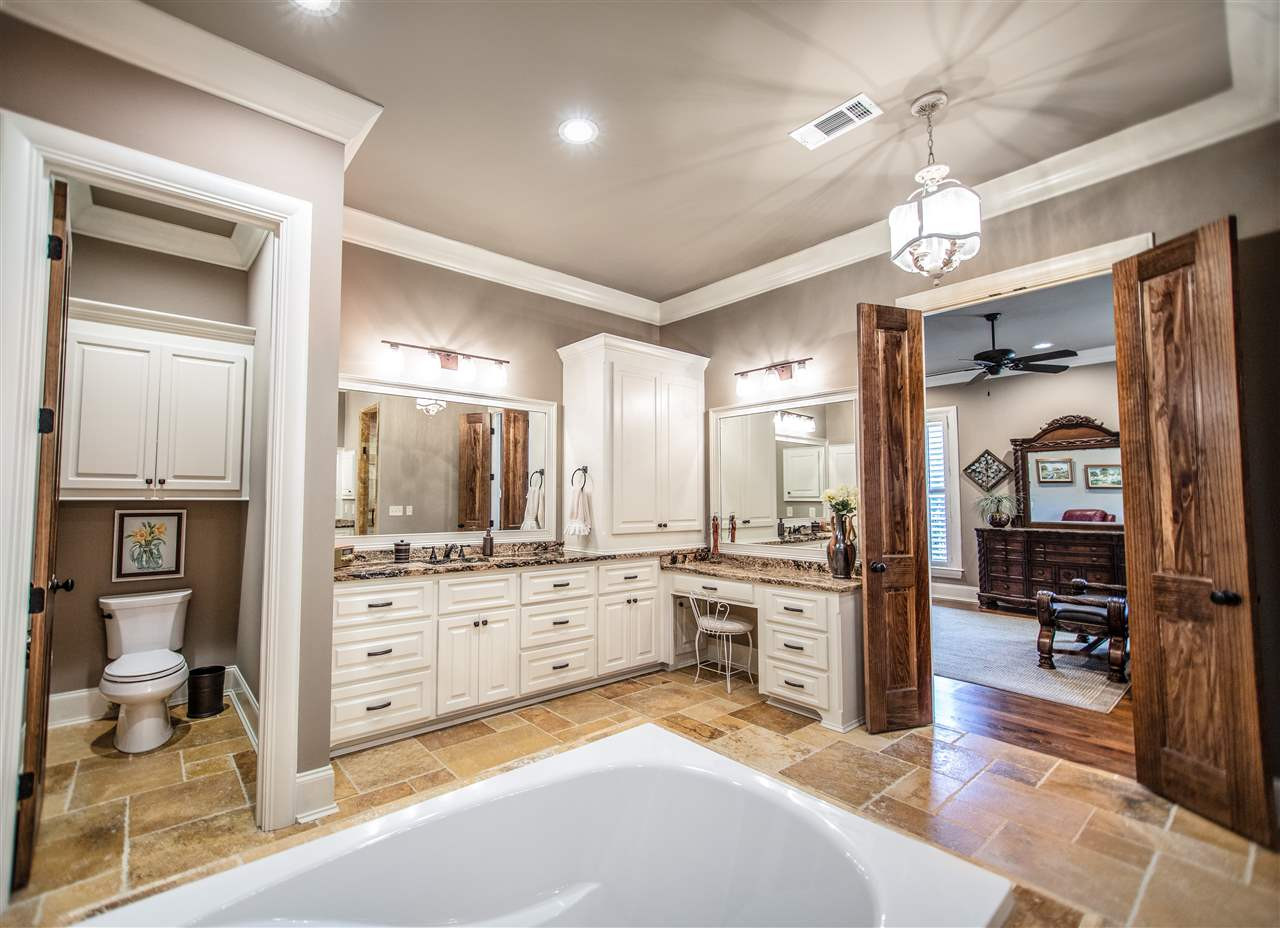 227 South Woodcreek Road Madison, MS 39110 - Photo 18 of 39 Photo 18