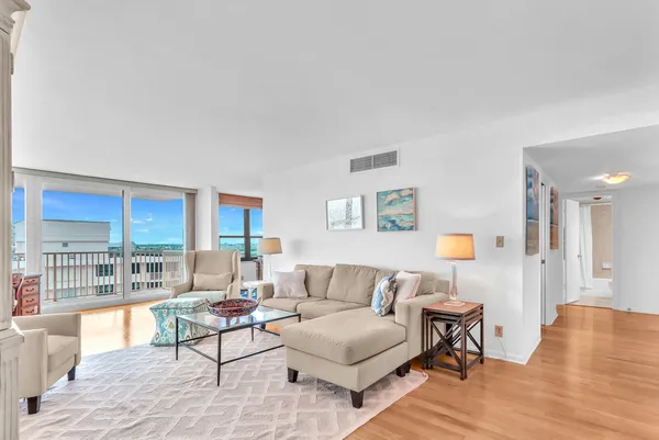 $5,500 | 5480 North Ocean Drive, Unit A10C, Singer Island, FL 33404