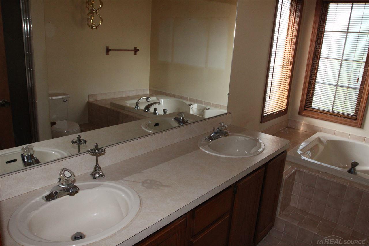 2112 Reagan Drive Rochester, MI 48309 - Photo 14 of 21