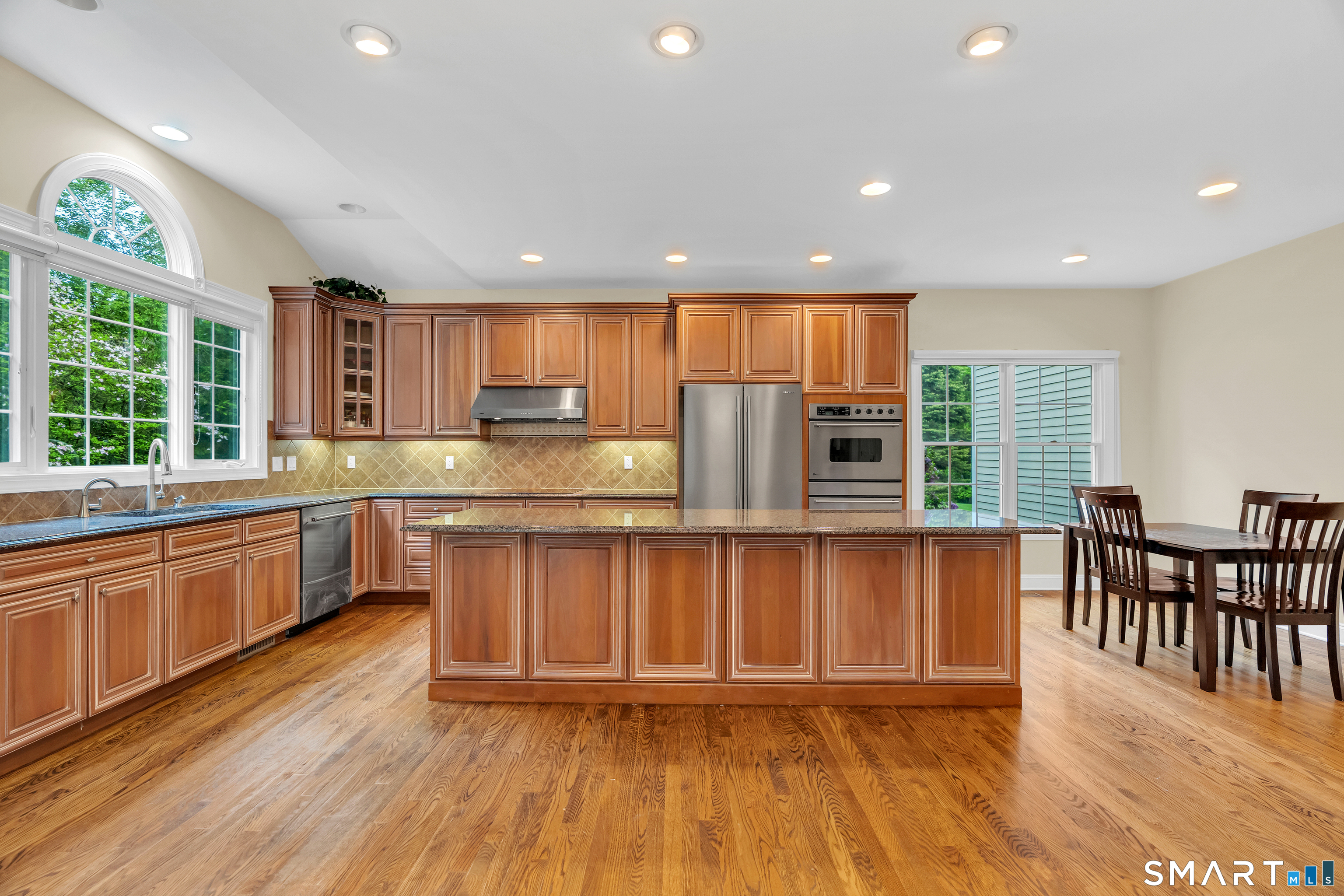 105 Beecher Road Woodbridge, CT 06525 - Photo 12 of 40