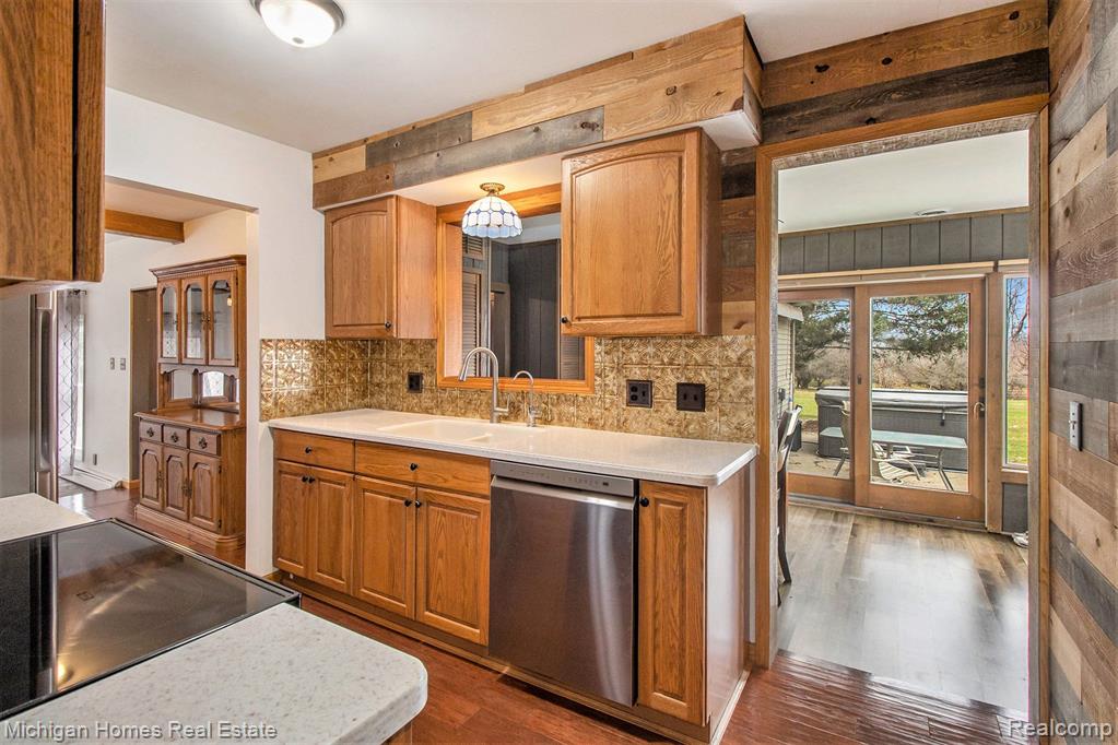 3915 North Latson Road Howell, MI 48855 - Photo 15 of 53