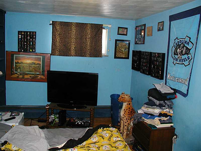 769 Bullcreek Road Butler, PA 16002 - Photo 5 of 7 Bedroom.