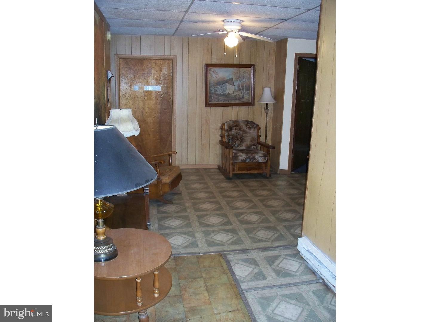 29 Witman Road Womelsdorf, PA 19567 - Photo 2 of 14 Foyer