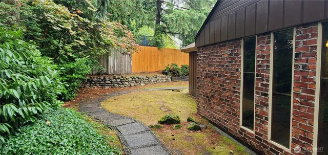 $3,850 | 18914 Ballinger Way Northeast, Lake Forest Park, WA 98155