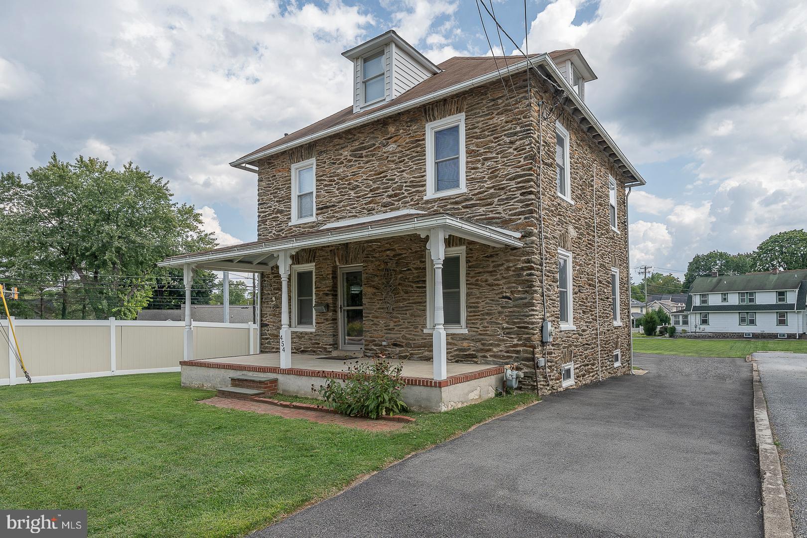 454 Upper Gulph Road Wayne, PA 19087 - Photo 3 of 57