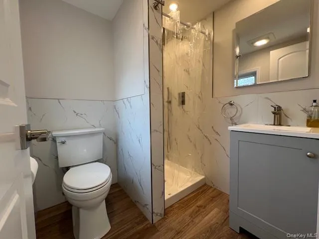 a view of room with a furniture and a rug