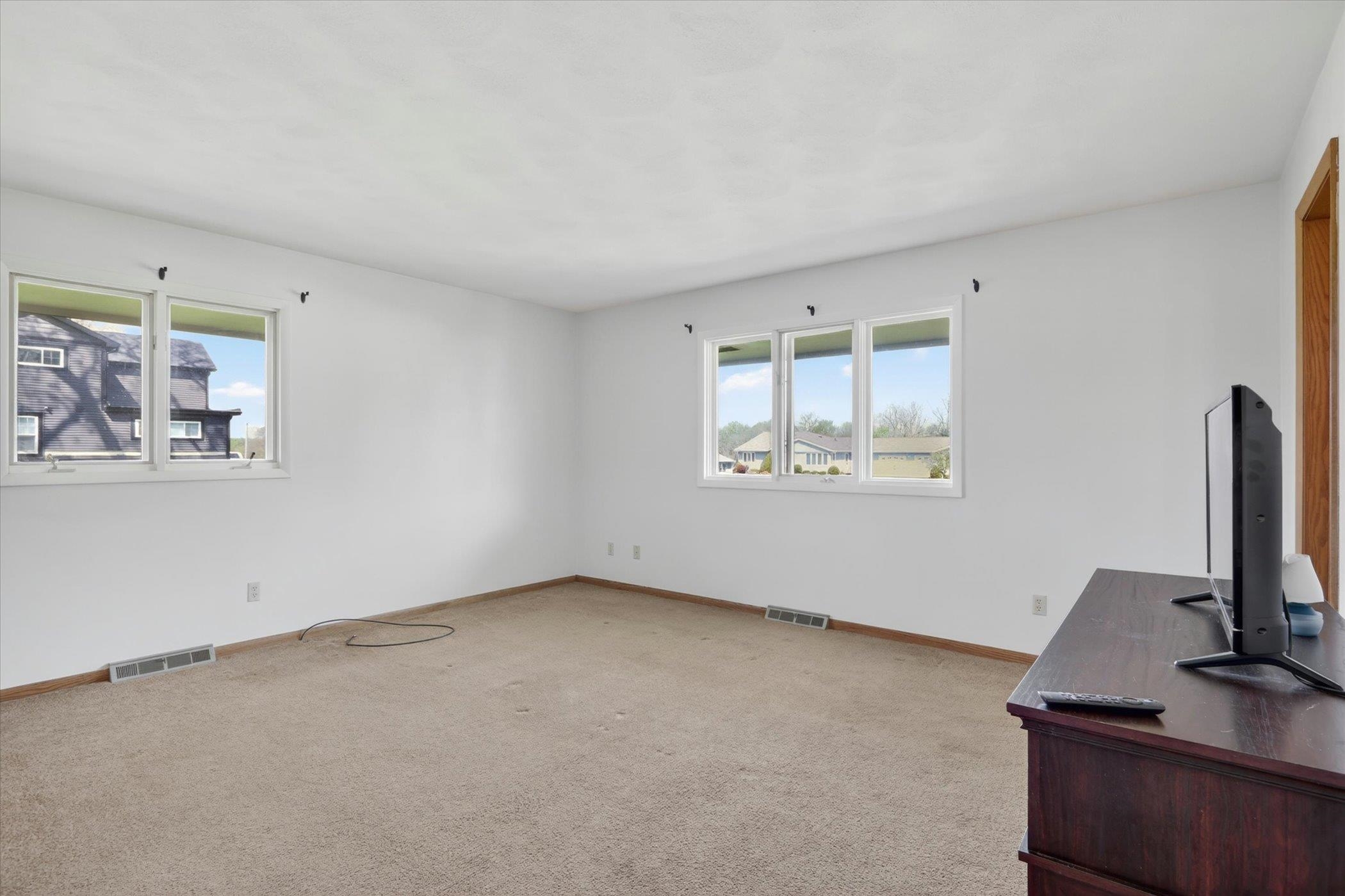 5138 East County Road South Beloit, WI 53511 - Photo 27 of 73