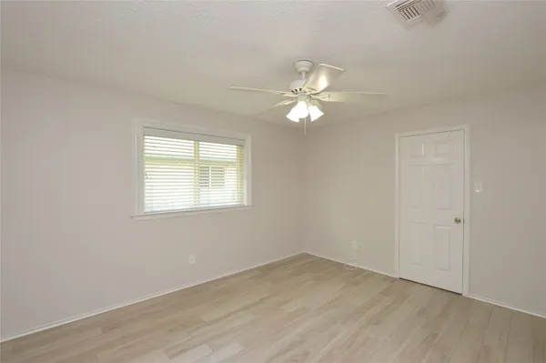 $2,000 | 703 Flower Field Court, Pearland, TX 77584