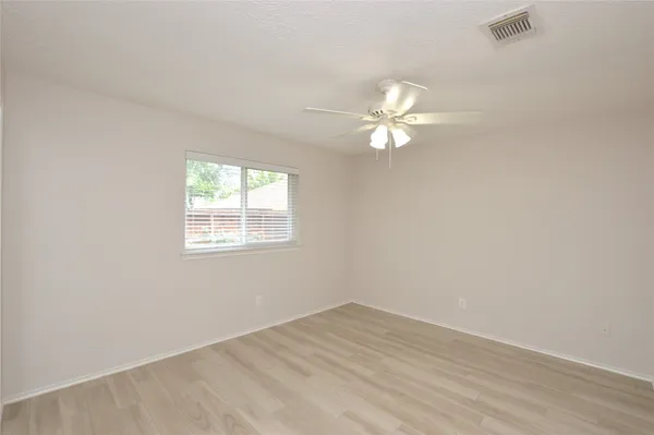 $2,000 | 703 Flower Field Court, Pearland, TX 77584