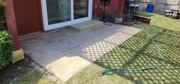 $2,000 | 703 Flower Field Court, Pearland, TX 77584