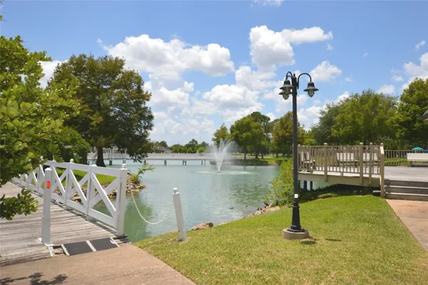 $2,000 | 703 Flower Field Court, Pearland, TX 77584