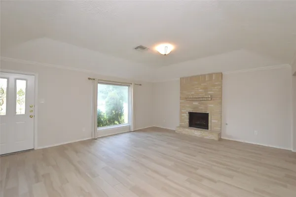 $2,000 | 703 Flower Field Court, Pearland, TX 77584