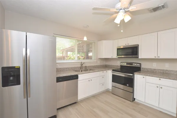 $2,000 | 703 Flower Field Court, Pearland, TX 77584