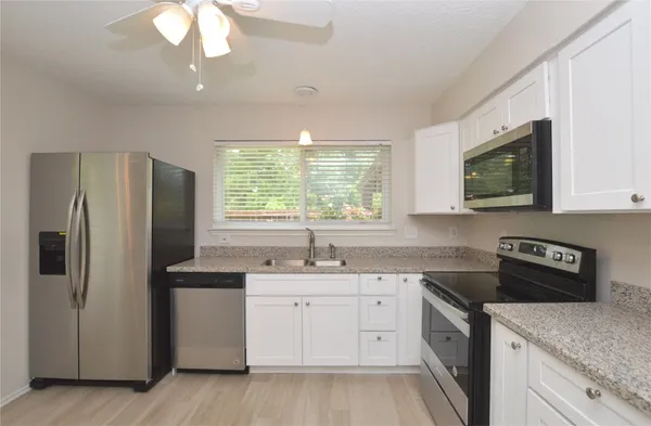 $2,000 | 703 Flower Field Court, Pearland, TX 77584