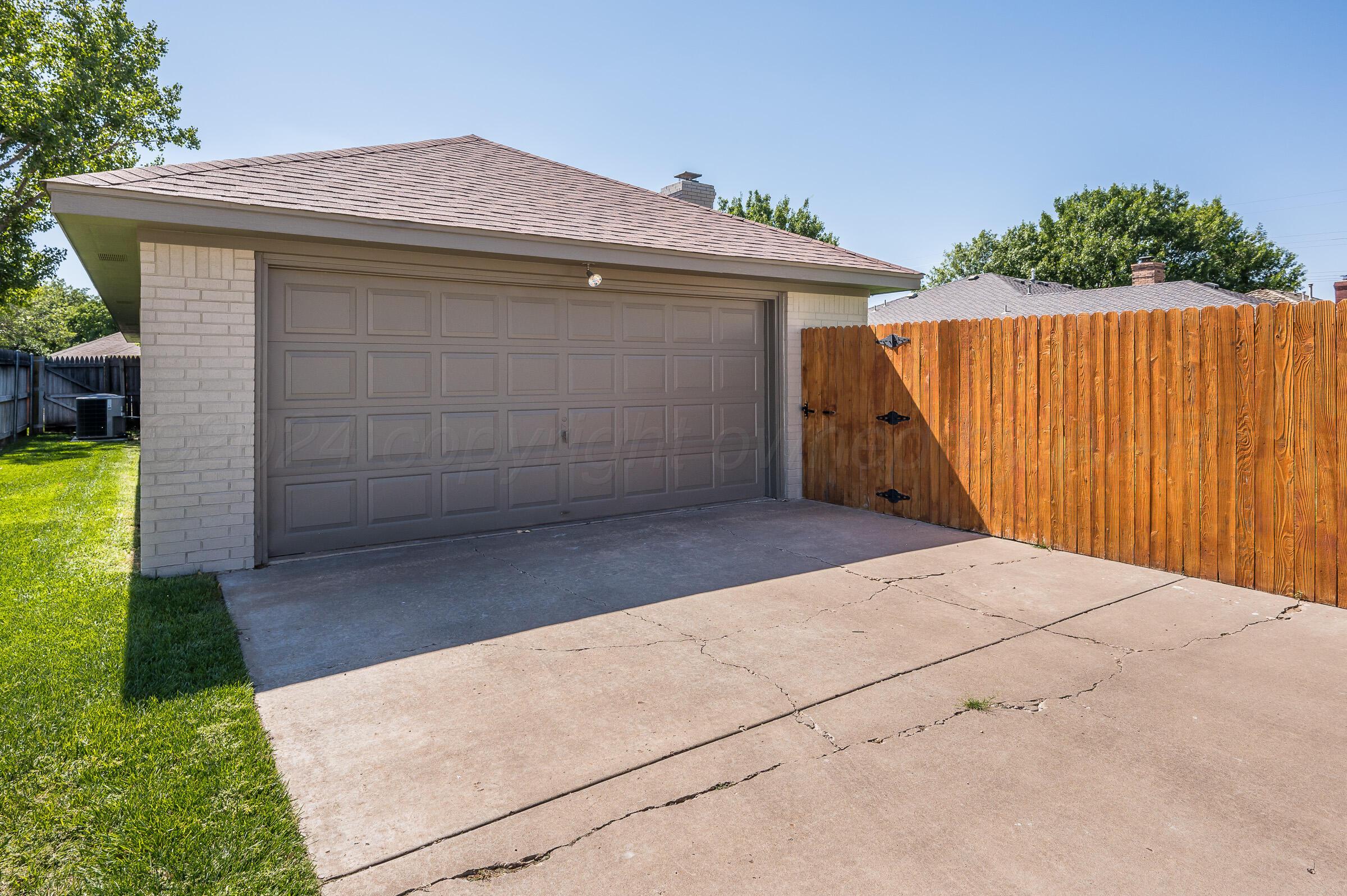 7304 Old Kent Road Amarillo, TX 79109 - Photo 22 of 22 Garage