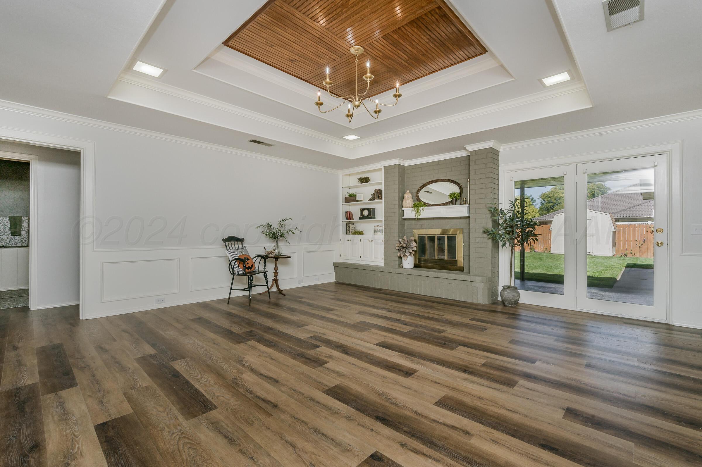 7304 Old Kent Road Amarillo, TX 79109 - Photo 4 of 22 Living Room