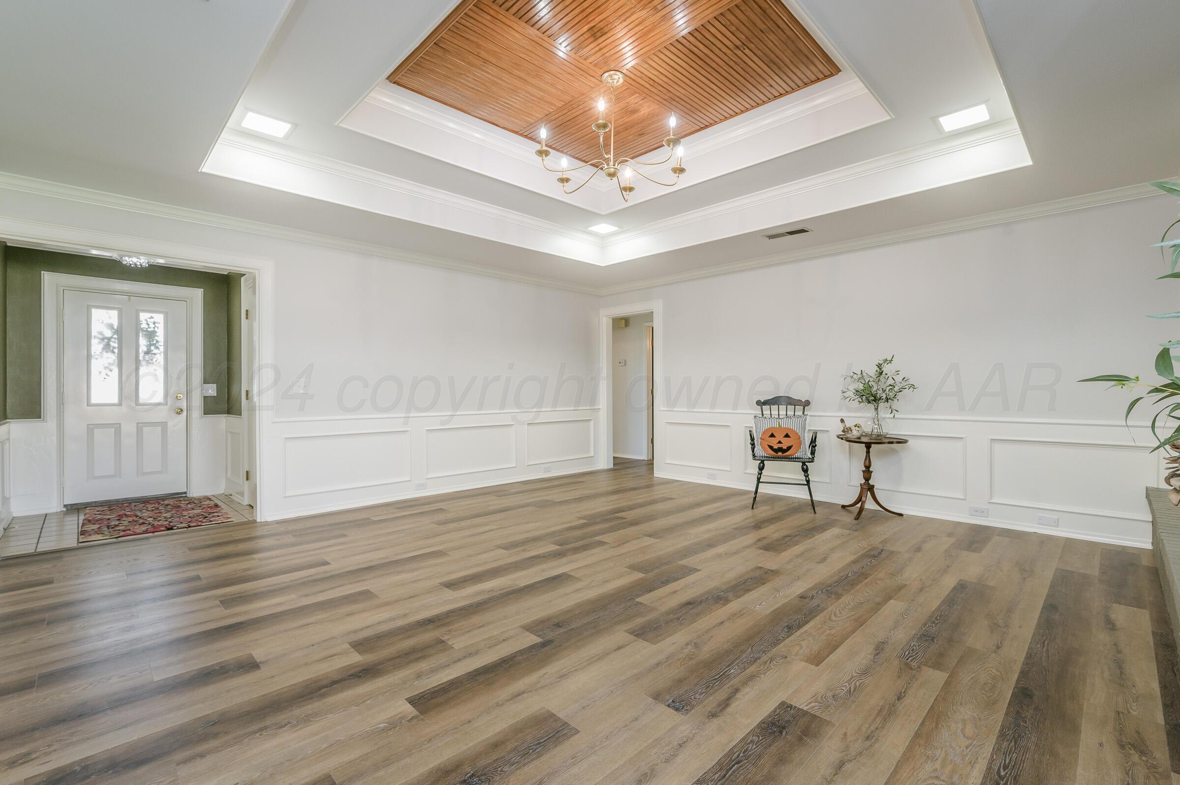 7304 Old Kent Road Amarillo, TX 79109 - Photo 6 of 22 Living Room-3