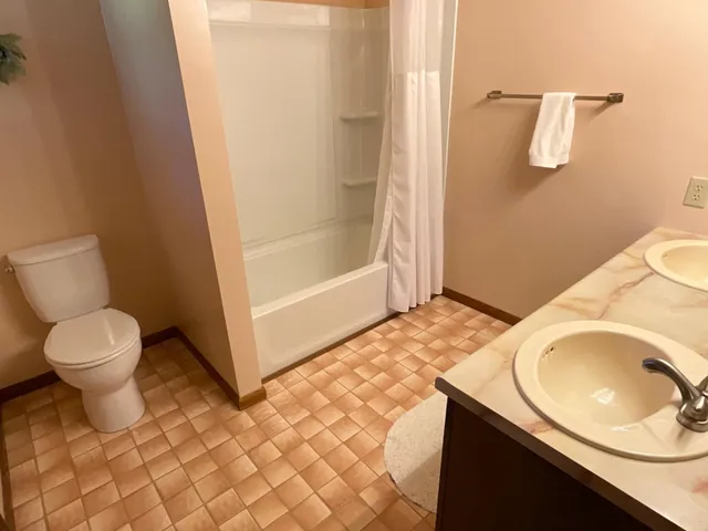 $498,000 | 2701 4th Avenue Northwest, Austin, MN 55912