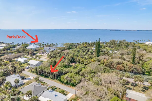 an aerial view of a houses
