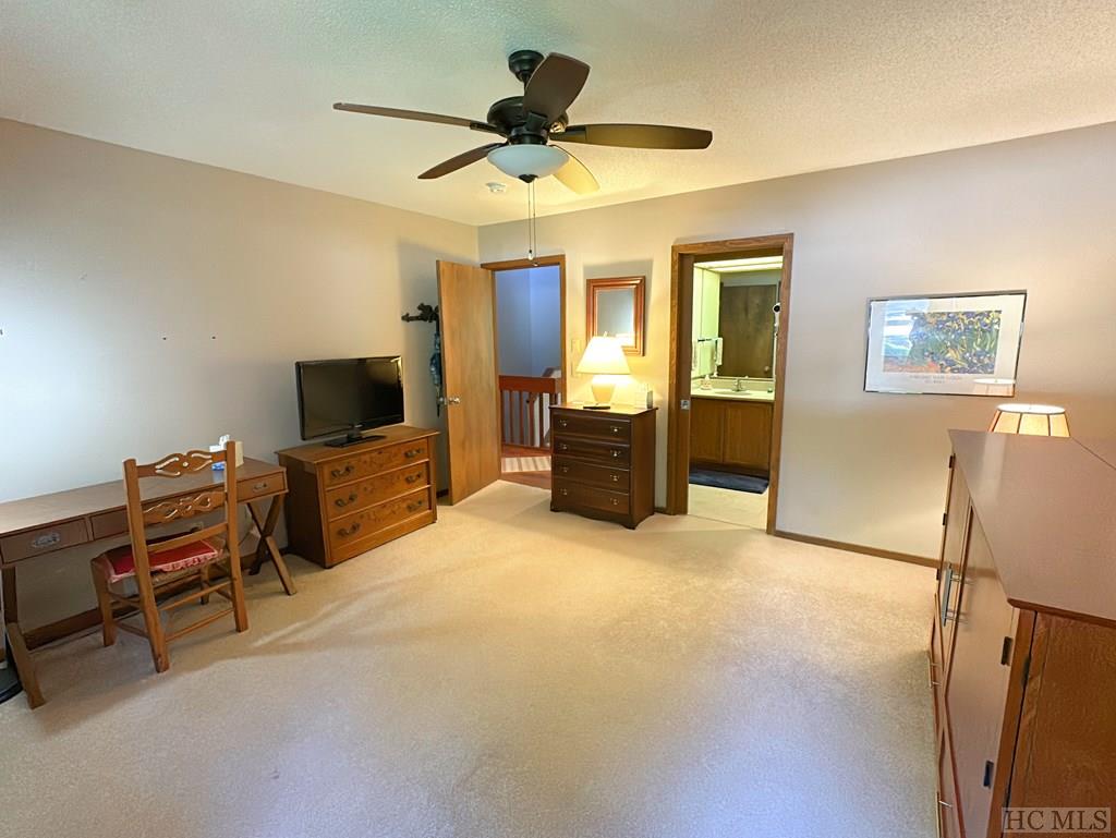 109 Emerald Ridge Road, Unit 41 Sapphire, NC 28774 - Photo 8 of 45 Gallery Image 8