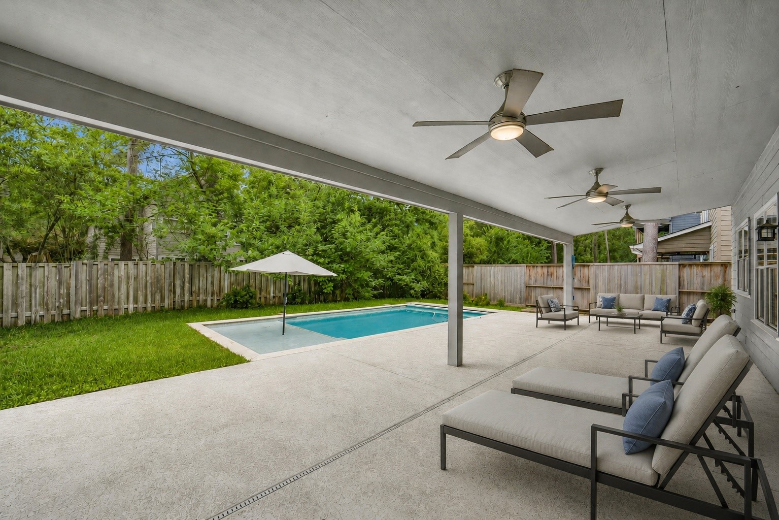22 East New Avery Place Spring, TX 77382 - Photo 18 of 46 Rendered image of outside covered patio.