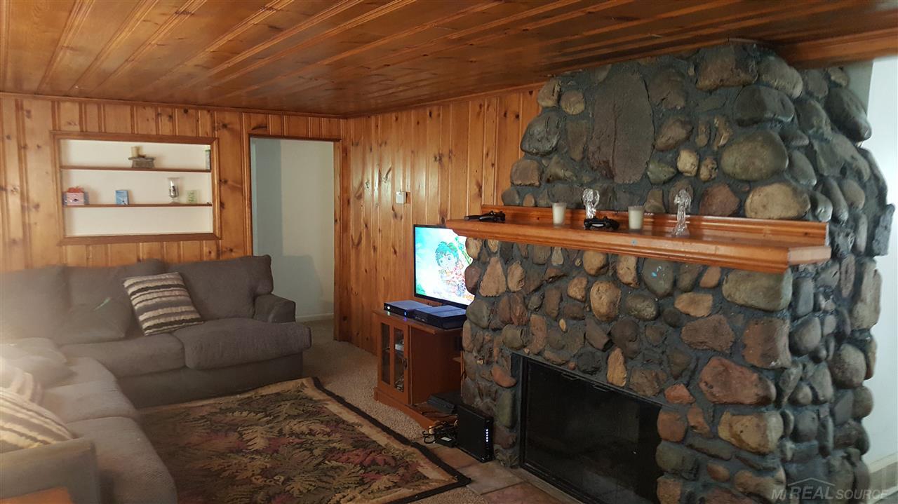 3709 Bendelow Road Rochester, MI 48307 - Photo 9 of 22 31291045-8.JPG