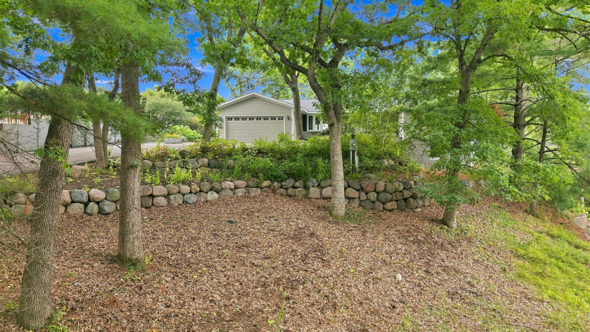 272 Cove Road Hudson, WI 54016 - Photo 4 of 32 Gallery Image 4