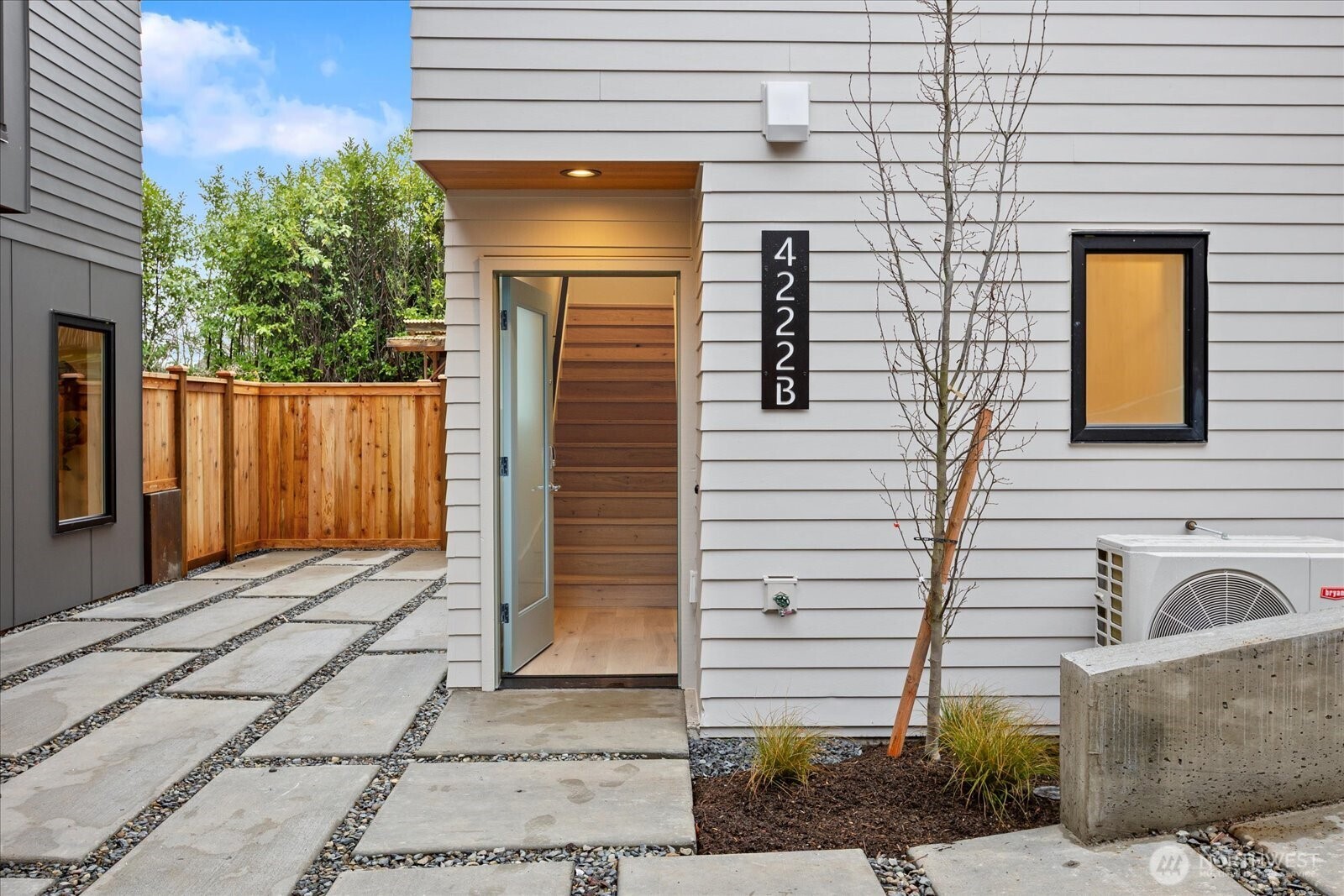 4222 Meridian Avenue North, Unit B Seattle, WA 98103 - Photo 2 of 14