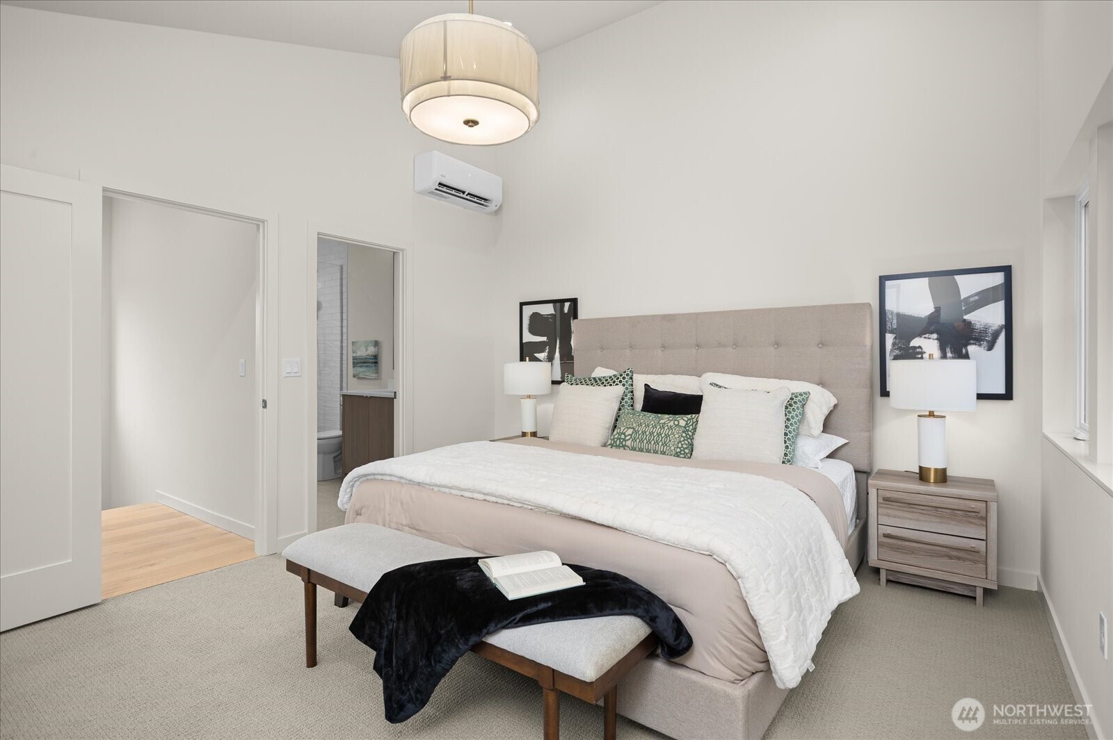 4222 Meridian Avenue North, Unit B Seattle, WA 98103 - Photo 3 of 14