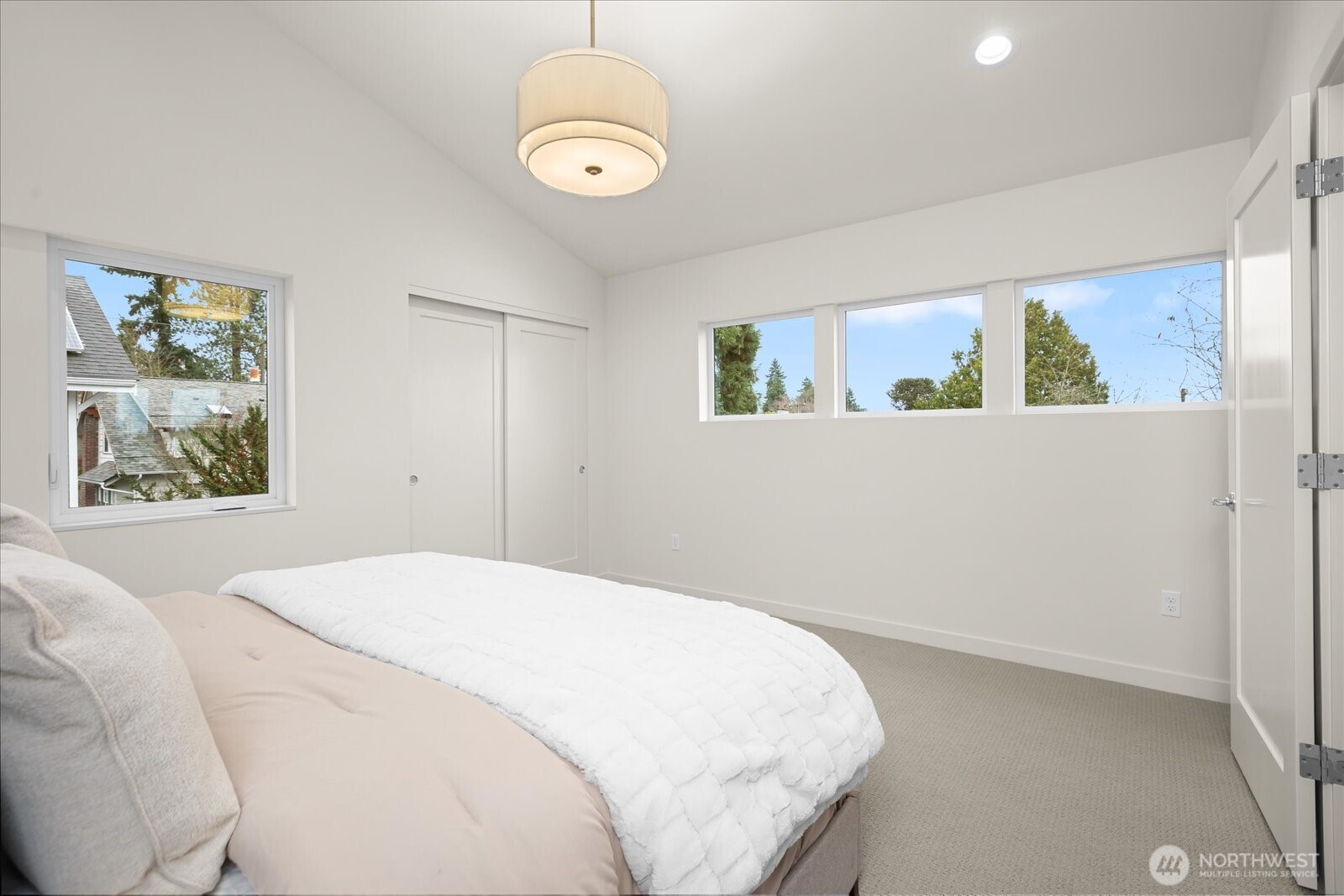 4222 Meridian Avenue North, Unit B Seattle, WA 98103 - Photo 4 of 14