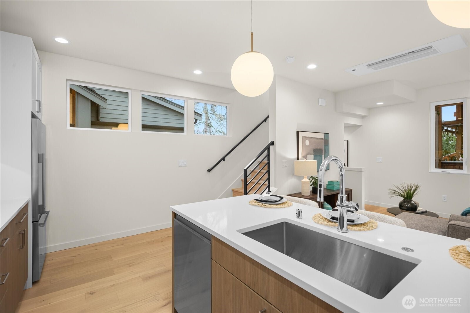 4222 Meridian Avenue North, Unit B Seattle, WA 98103 - Photo 8 of 14