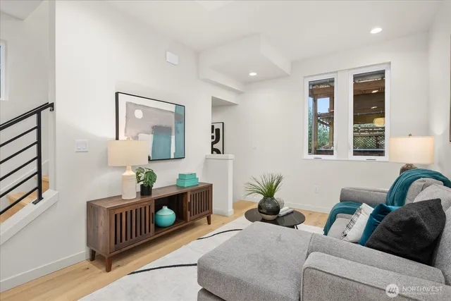 $799,950 | 4222 Meridian Avenue North, Unit B, Seattle, WA 98103