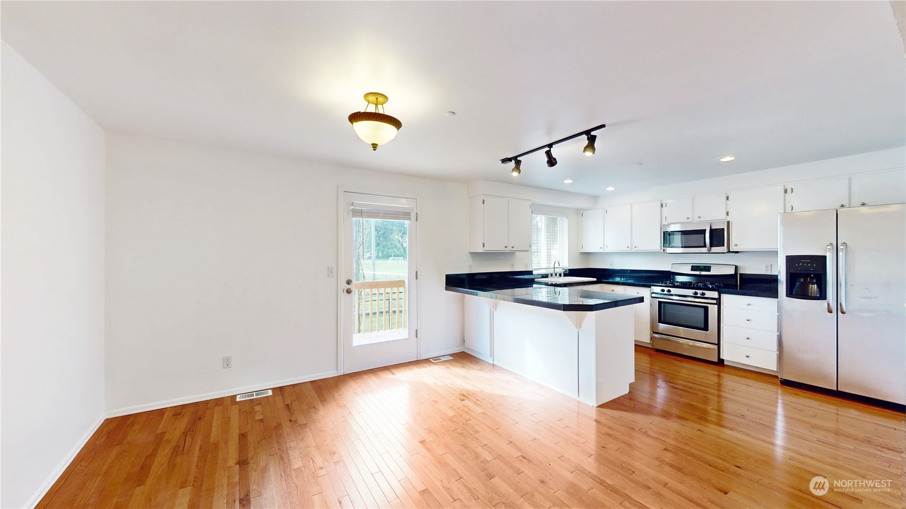 6426 Cady Road Everett, WA 98203 - Photo 27 of 39 a kitchen with granite countertop a stove and a refrigerator