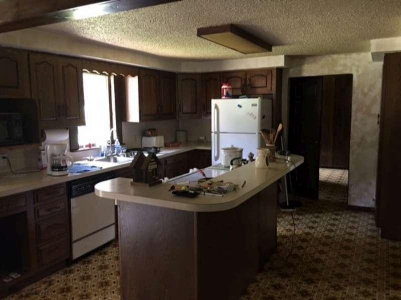 1880 Chatterson Road Muskegon, MI 49442 - Photo 4 of 6 1880 Chatterson Kitchen