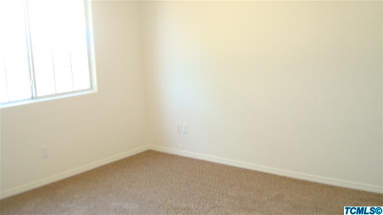 232 South Filbert Road Exeter, CA 93221 - Photo 6 of 7 an empty room with a window