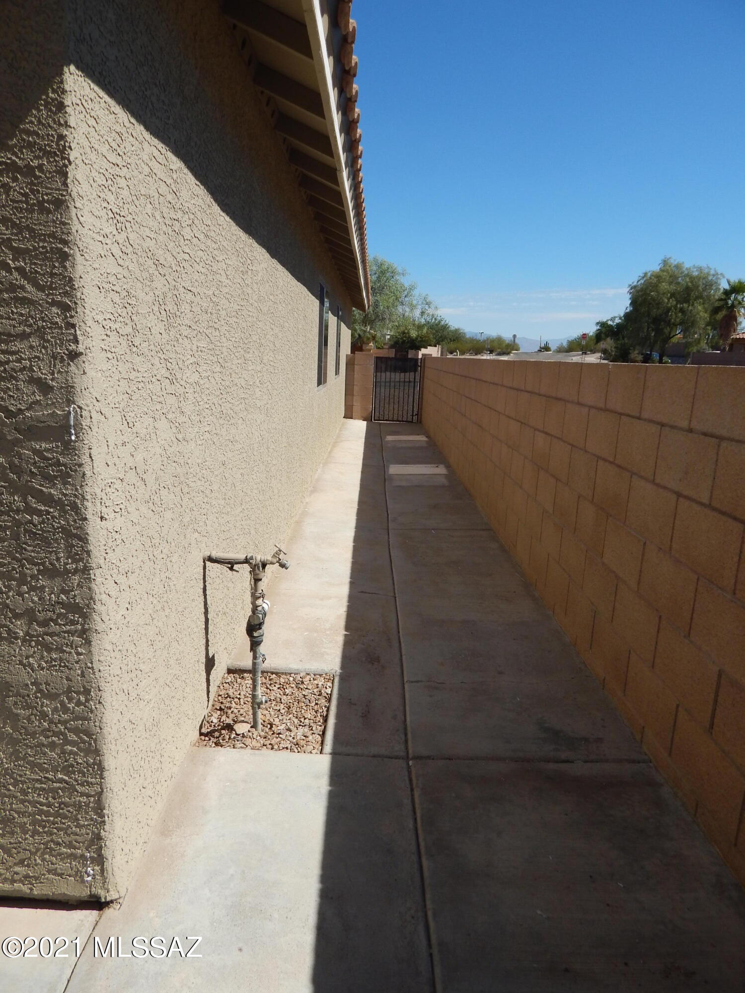 2340 West Golden Hills Road Tucson, AZ 85745 - Photo 31 of 45