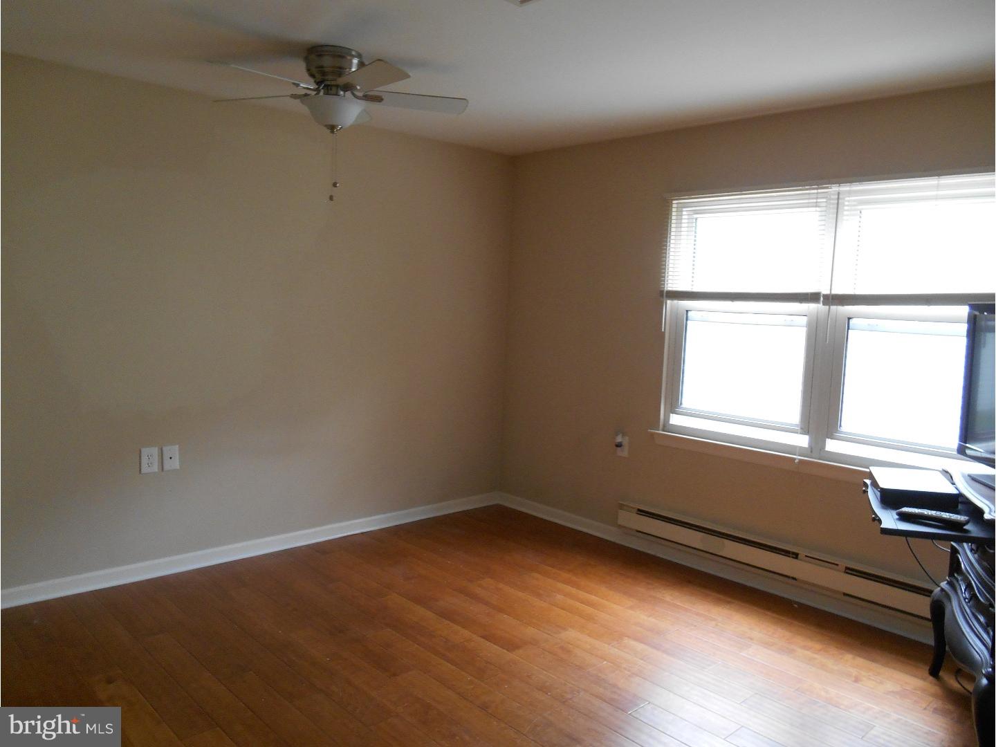 65 Sheffield Place Southampton, NJ 08088 - Photo 11 of 16 Living Room