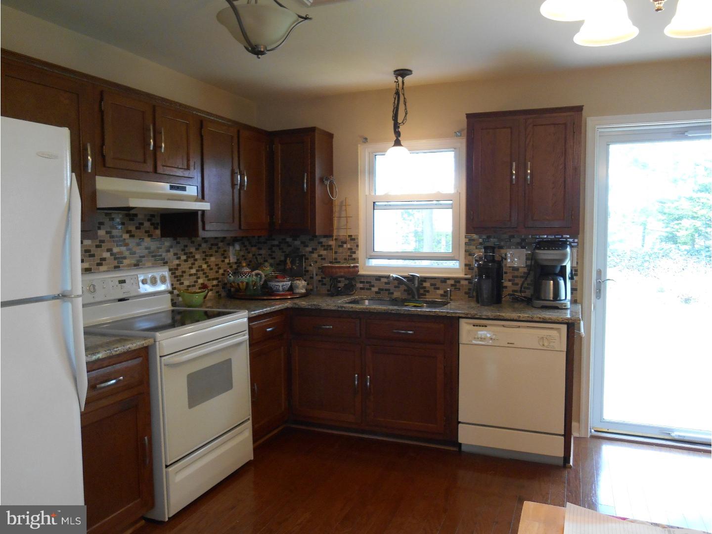 65 Sheffield Place Southampton, NJ 08088 - Photo 5 of 16 Kitchen