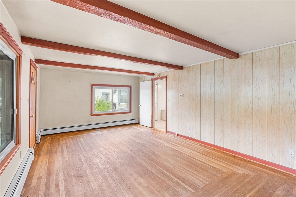 31 Conway Street Worcester, MA 01607 - Photo 7 of 34