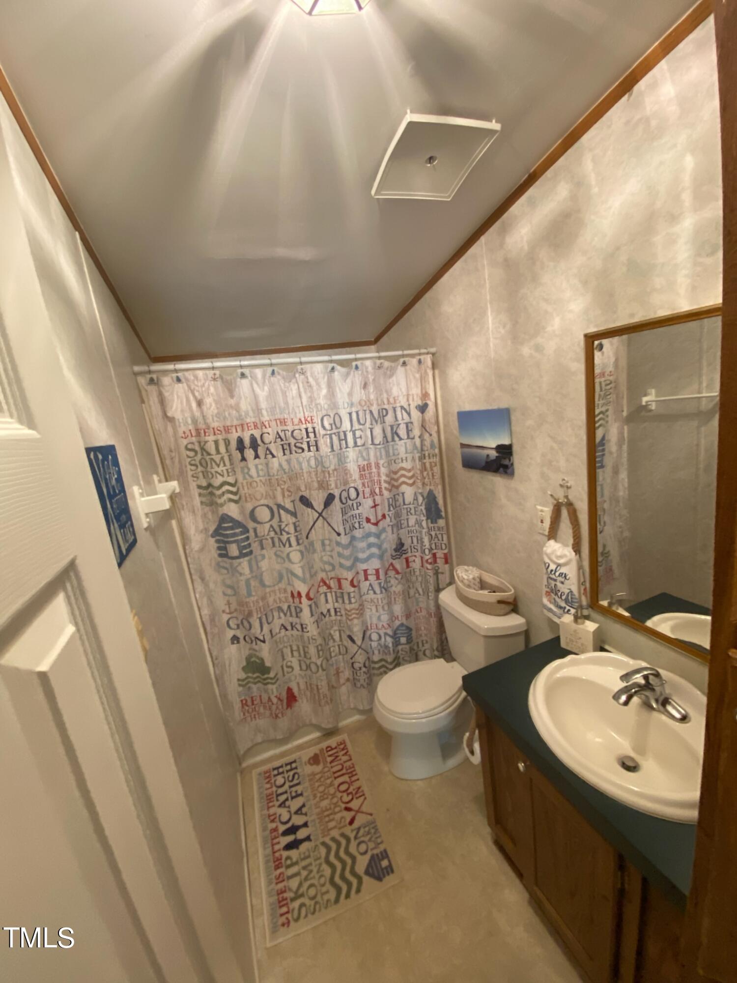 194 Waters Edge Road Henderson, NC 27537 - Photo 30 of 33 Bathroom