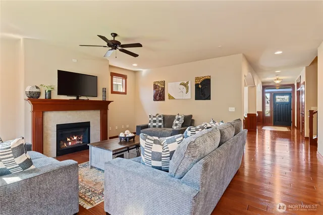 $870,000 | 17009 138th Avenue East, Puyallup, WA 98374