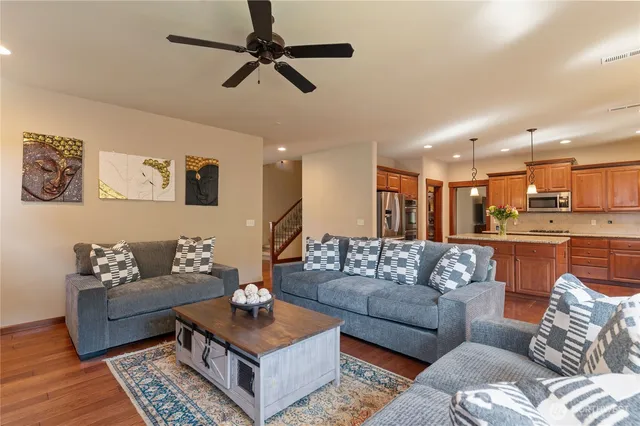 $870,000 | 17009 138th Avenue East, Puyallup, WA 98374