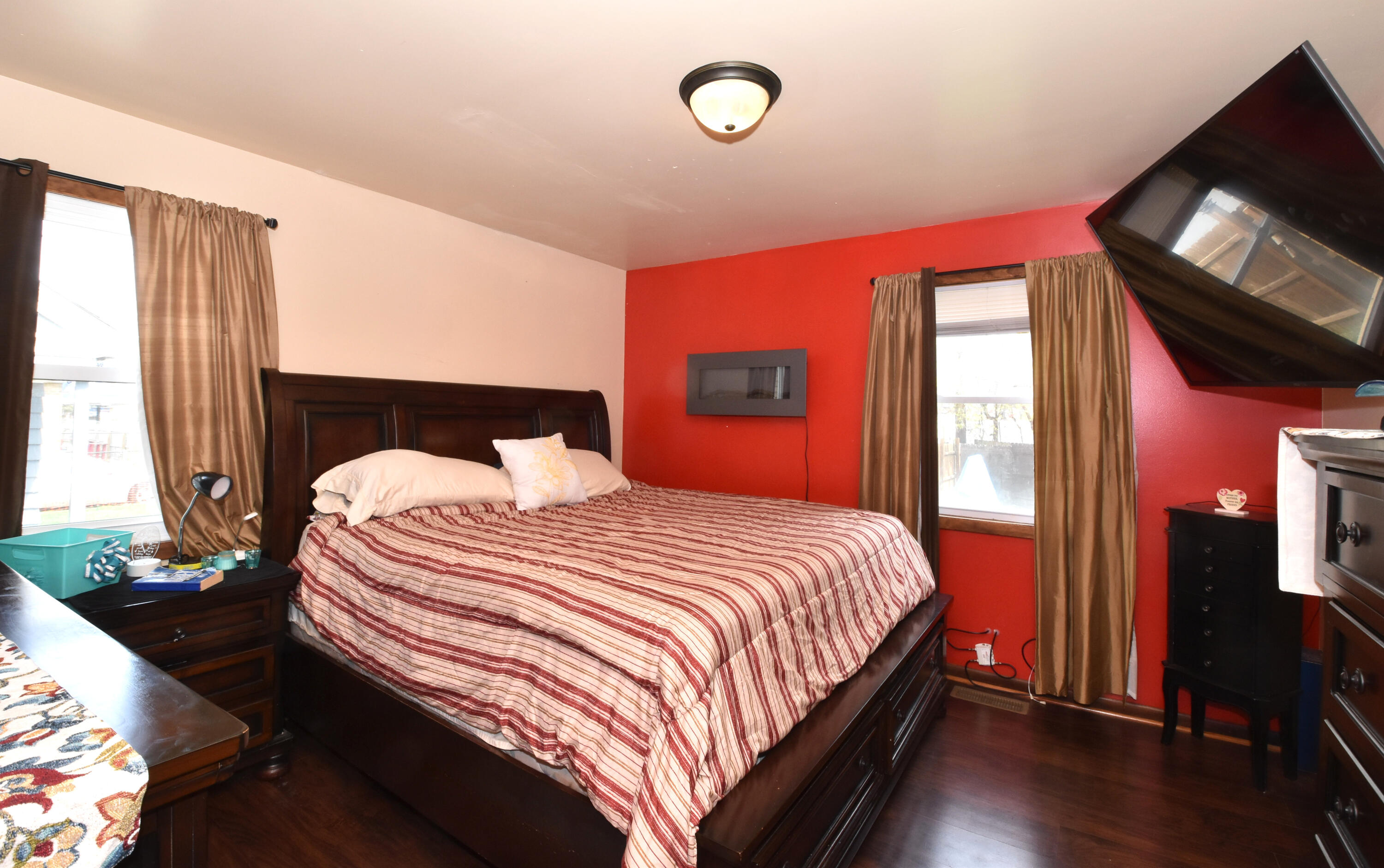 4040 North 11th Street Milwaukee, WI 53209 - Photo 13 of 34 Two bedrooms on the main floor.