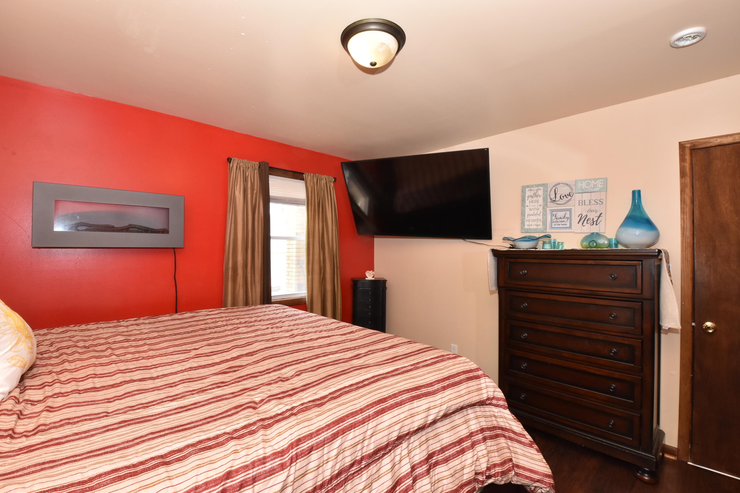 4040 North 11th Street Milwaukee, WI 53209 - Photo 14 of 34 Bedroom