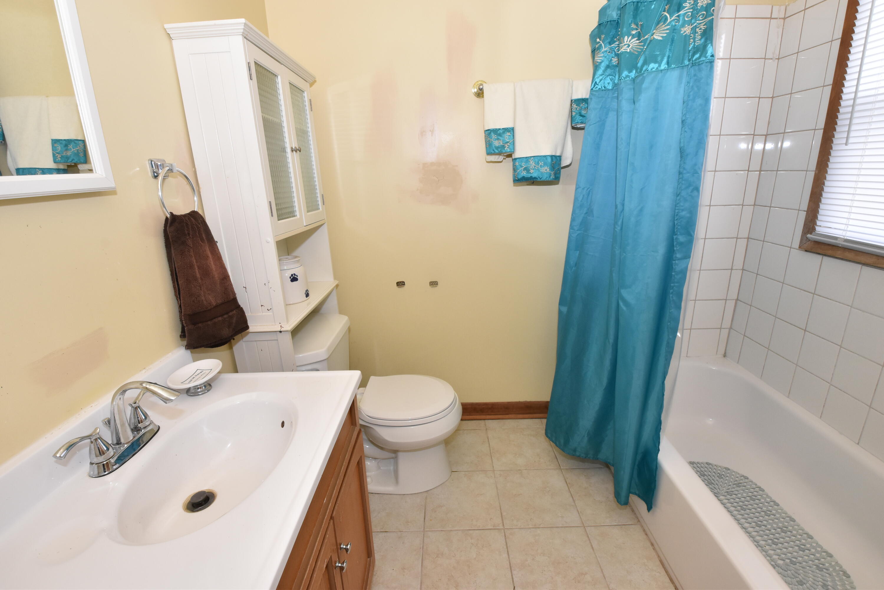 4040 North 11th Street Milwaukee, WI 53209 - Photo 25 of 34 Bathroom 2